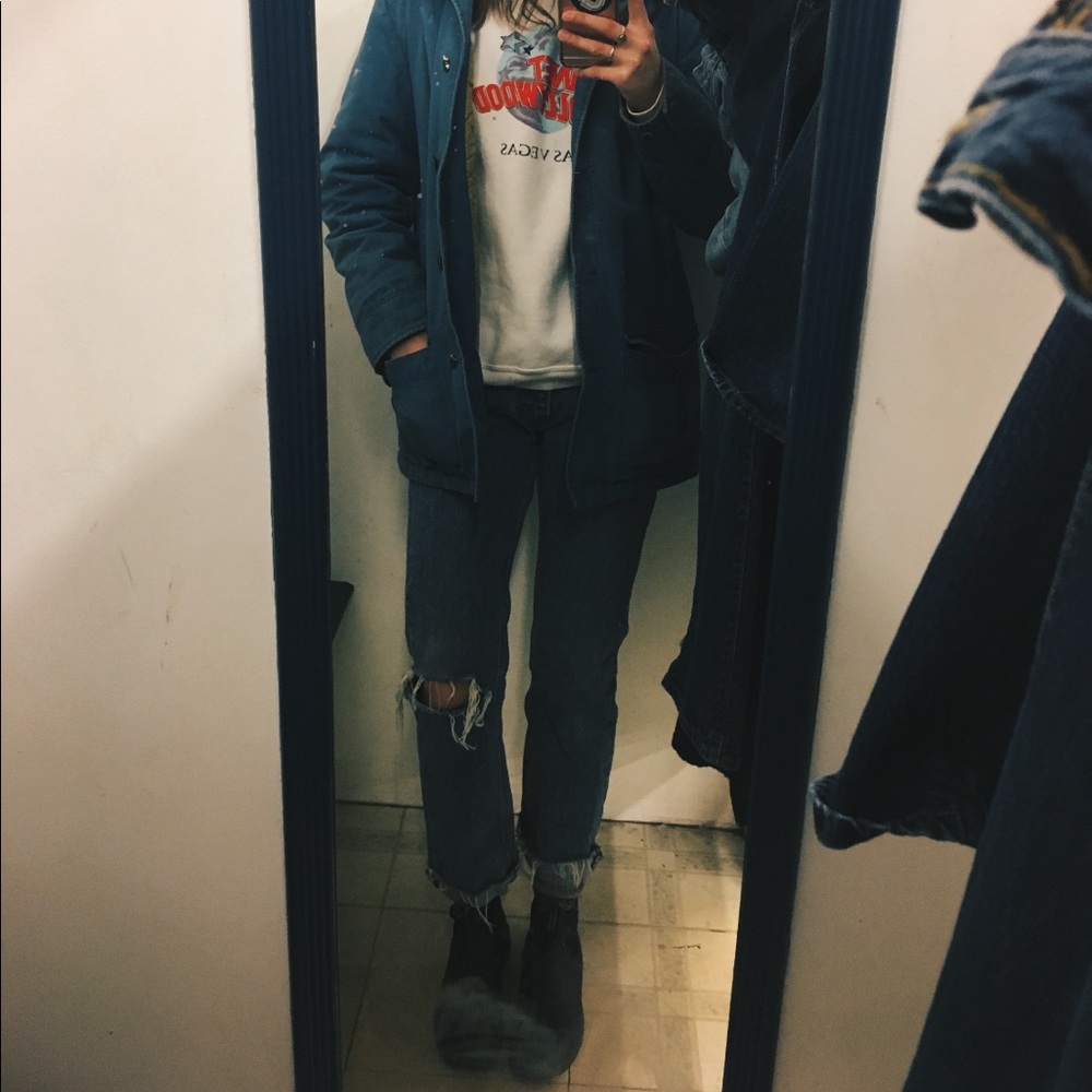 Raw edge Levi’s ripped knee straight leg jeans